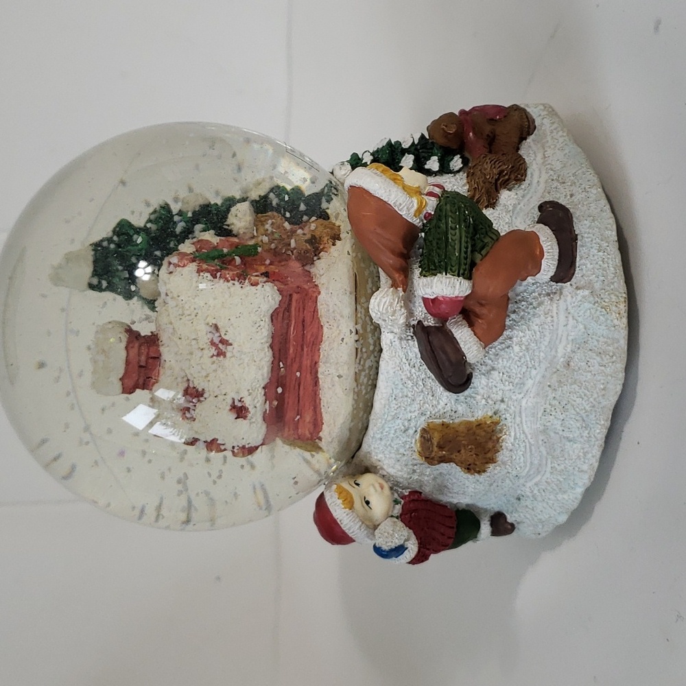 Vintage Snow Globe Christmas Music Box Stationary Plays - Here Comes Santa Claus